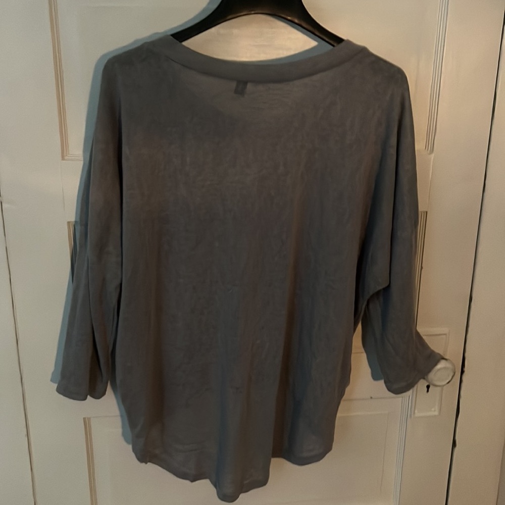 Woman's Top - Picture 2 of 4